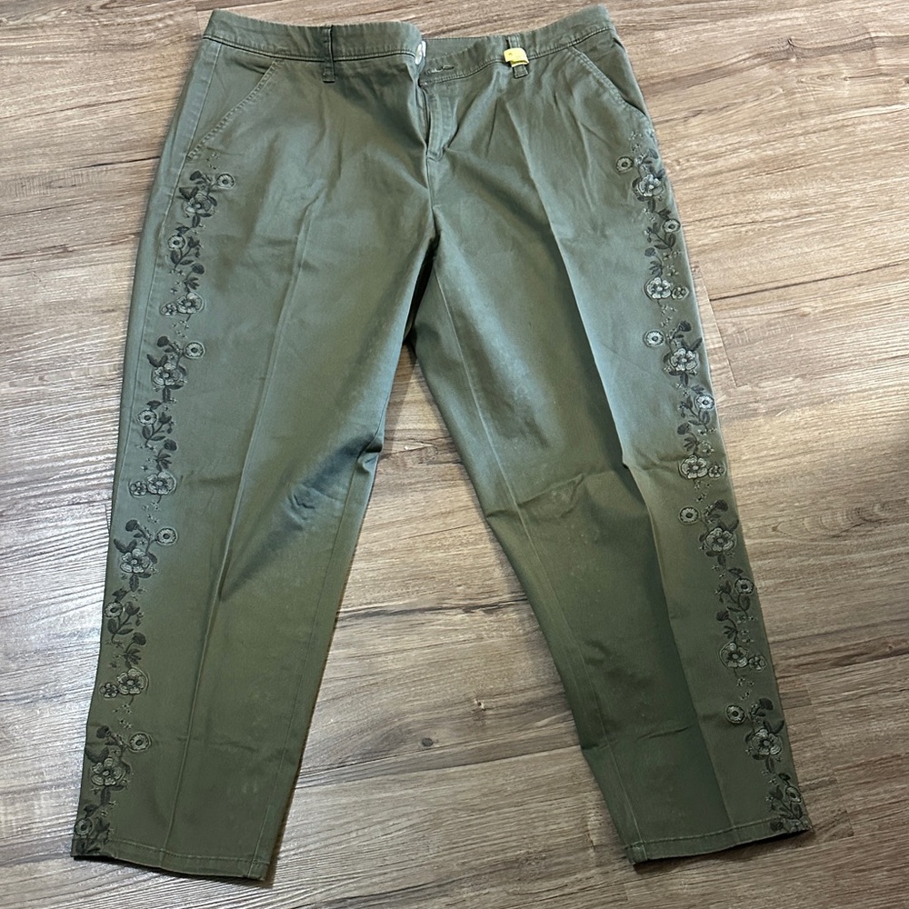 Liz Claiborne Green Chinos with Side Embroidery